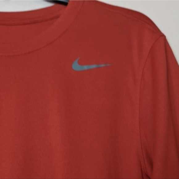 Nike Dri-Fit Red Short Sleeve Crew Neck Legend Training Tee Size Small - Picture 2 of 6